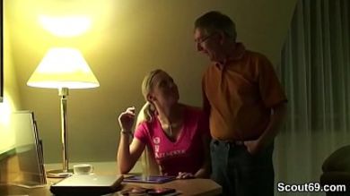 Дедушка удивил свою внучку блондинку крепким хером и отличным кунилингусом