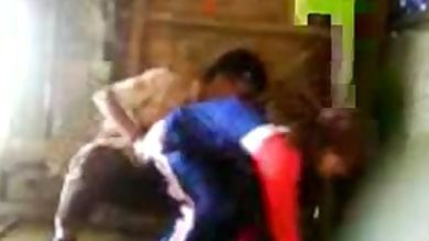 Зрелую еврейку сняли за минетом и трахом с мужем на скрытую камеру на пороге дома