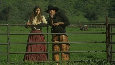 Азиатка под деревом взяла у ковбоя за щеку и насладилась его языком и членом в киске