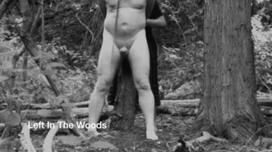 Госпожа наблюдает за тем, как её раб дрочит маленький член в лесу