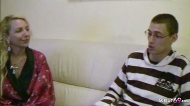 Молодому парню повезло и он занялся сексом с двумя немецкими мамочками