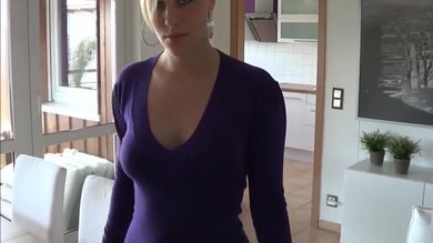 Давалка получает много спермы на лицо после ебли